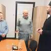 Nakon smjene Hamdije Fejzića: Srebrenički paroh osveštao kancelariju novog zamjenika načelnika