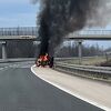 Zapalio se automobil kod Doboja, crni dim se nadvio nad autoputem