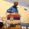 Zatvorena birališta u Srbiji, izborni proces obilježile brojne kontroverze