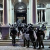 Policija nasilno rastjerala demonstrante u Beogradu, počela hapšenja