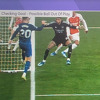 Pogledajte bizarnu situaciju zbog koje Arsenal gubi: Da li je lopta izašla van terena?