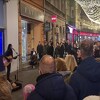 Gužva na Ferhadiji zbog uličnog svirača: Tajvanac oduševio Sarajlije i turiste, uglas pjevali "Cesaricu"
