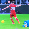 Pogledajte penal za Liverpool zbog kojeg je napadač na stubu srama, izgleda komično