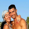 Cristiano Ronaldo i Georgina Rodriguez pozirali zagrljeni u moru, ona istakla svoje atribute