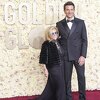 Često su zajedno: Bradley Cooper na dodjelu Zlatnih globusa doveo majku Gloriu Campano