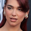 Dua Lipa privukla pažnju na dodjeli nagrada: Haljina bez naramenica koju je sparila s bojom kose