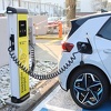 Zdravije življenje i smanjenje CO2 emisije: Raiffeisen postavio punjač za električna vozila