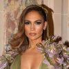 Zbog haljine Jennifer Lopez tjelohranitelj nije mogao skrenuti pogled, glumica blistala u Parizu