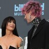 Megan Fox sve više liči na svog kontroverznog zaručnika: Više ni ona ne zna ko je