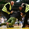 Izrael je sinoć gostovao u Sloveniji: Protesti, uvrede, a na teren je utrčao poznati glumac