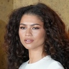 Zendaya u haljini koja ne trpi donji veš: Prošetala u kreaciji s neobičnim izrezom
