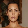 Kim Kardashian se utegla u korzet i otkrila duboki dekolte