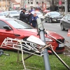 Nova nesreća u Sarajevu: Vozač BMW-a izgubio kontrolu i iščupao stub ulične rasvjete preko puta Elektroprivrede