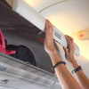 Zašto ne biste trebali stavljati stvari u prostor za ručni prtljag u avionu?