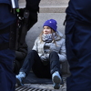 Greta Thunberg blokirala ulaz u švedski parlament, policija intervenisala