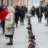 U centru Sarajeva izložene cipele u znak sjećanja na ubijene građane tokom opsade
