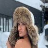 Nakon što je ranije prošetala u vešu po snijegu, Hana na temperaturi od  -10 pozirala u kupaćem