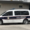 Tuzlak uočio da ga policija prati pa iz auta izbacio 1,5 kilograma droge