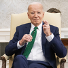 Joe Biden postao tema komentara zbog svojih patika: "One mu pomažu da ne padne"
