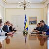 Bećirović kazao Schmidtu da je održavanje "vaskršnjeg sabora" Srbije i RS-a neprihvatljivo