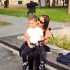 Aleksandra Prijović sa sinom zapjevala dječiju pjesmu na klupi u centru Banje Luke