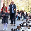 Nepregledna staza obuće kao spomen na one kojih više nema: Sarajevo se danas sjeća ubijenih tokom opsade