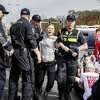 Nizozemska policija uhapsila Gretu Thunberg u Hagu, pokušala blokirati glavnu autocestu