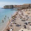 Na plaži u Dubrovniku kao da je ljeto: Brojni građani uživali u aprilskom kupanju i sunčanju