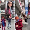 Ulični pjevač s Tajvana sa Zeničankama progovorio bosanski, tražile da otpjeva nešto od Halida