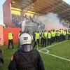 Skandal u Crnoj Gori: Prekinut derbi za titulu, navijači divljali na tribinama