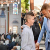 Bajram-namaz klanjan u Banjoj Luci, Stanivuković ispred džamije dijelio bajramluk