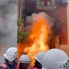 Veliki neredi u Tirani: Demonstranti zapalili dio zgrade rukovodstva grada, probijen policijski kordon