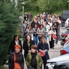 Atmosfera pred koncert Lepe Brene u Zetri: Ljudi čekaju u redovima, mnogi i dalje pristižu