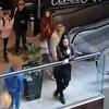 Talentovana Sara Vojičić zapjevala u sarajevskom tržnom centru i privukla pažnju prolaznika