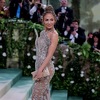 Modno izdanje od kog "zastaje dah": Jennifer Lopez na Met Gali u haljini s 2,5 miliona perli