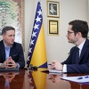 Uoči polaska u New York, Bećirović se sastao sa francuskim ambasadorom u BiH: Zahvalio se na podršci