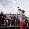 Navijači Borca utrčali na teren, Zeljković igračima uručio trofej prvaka BiH