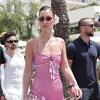 Bella Hadid prošetala Cannesom u haljini inspirisanoj kefijom: Oslobodite Palestinu zauvijek