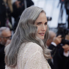 Slavna glumica ponosno pokazala sijede na Cannes Film Festivalu te oduševila prirodnim izgledom