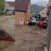 Haotične scene iz Austrije: Voda nosila automobile, oštetila kuće i uništila biračka mjesta