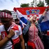 Desetine hiljada hrvatskih navijača preplavili Berlin, razvili i zastavu dugu 107 metara