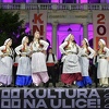 Omladinski folklorni ansambli nastupili ispred Narodnog pozorišta: Uživajte u dašku tradicije