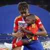 Najsimpatičniji snimak Eura: Yamal titulu proslavio s mlađim bratom, dao mu i trofej da se igra
