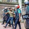 Bangladeš: Brutalnost policije na demonstracijama šokirala građane nakon 11 dana "internet mraka"