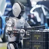Zeekr počeo koristiti humanoidne robote u fabrici za proizvodnju automobila