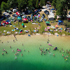 Boračko jezero u špicu sezone: Plaža ispunjena posjetiocima i nestvarno lijepe nijanse vode