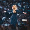 Adele na koncertu pokazala zaručnički prsten i konačno potvrdila da se udaje