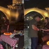 Prosidba iz Mostara hit je na internetu: Iz aviona se vidi koliko joj je neugodno