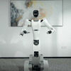 Kineski humanoidni robot kuha, igra košarku i svira muzičke instrumente