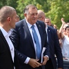 Dodik stigao pred Sud BiH, dočekala ga standardna grupa pristaša u "uhodanom igrokazu"
